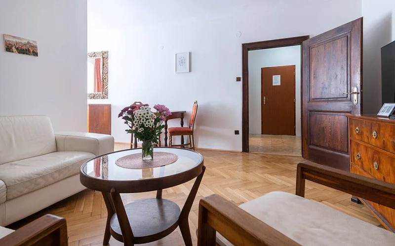 Prague Castle 8 Min by Walk with Historic Spirit photo 2