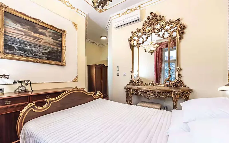 Executive Suite - 25 m²/269 ft², Max 3 adults, 1 single bed and 1 king bed or 3 single beds photo 2