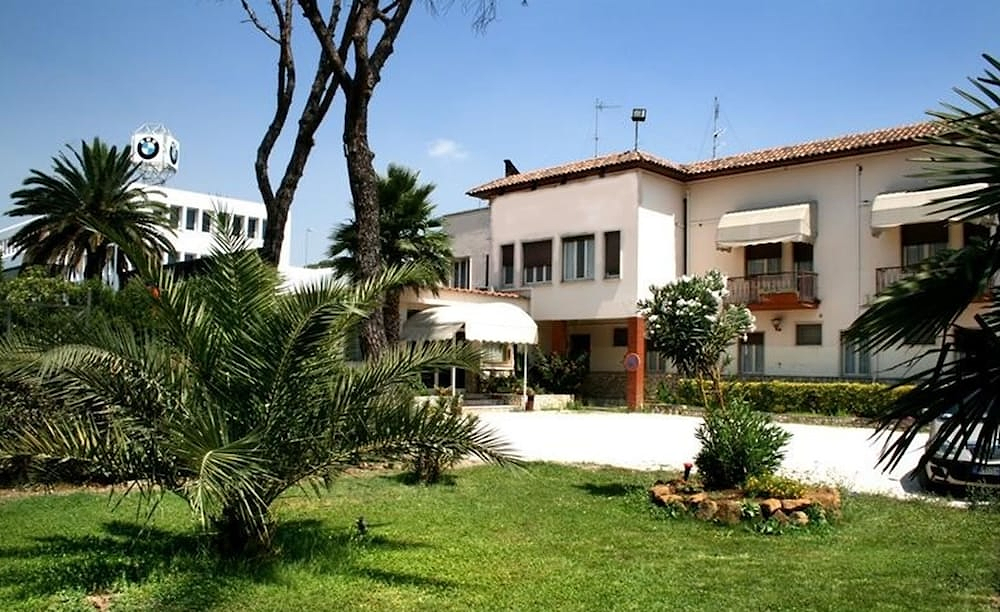Hotel Salaria photo 2