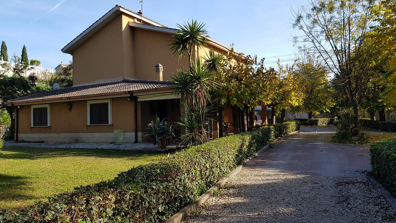 Hotels and streets in Lunghezza, Roma