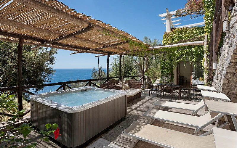 Villa 'Aurora In Dependance' with Sea View, Wi-Fi and Air Conditioning