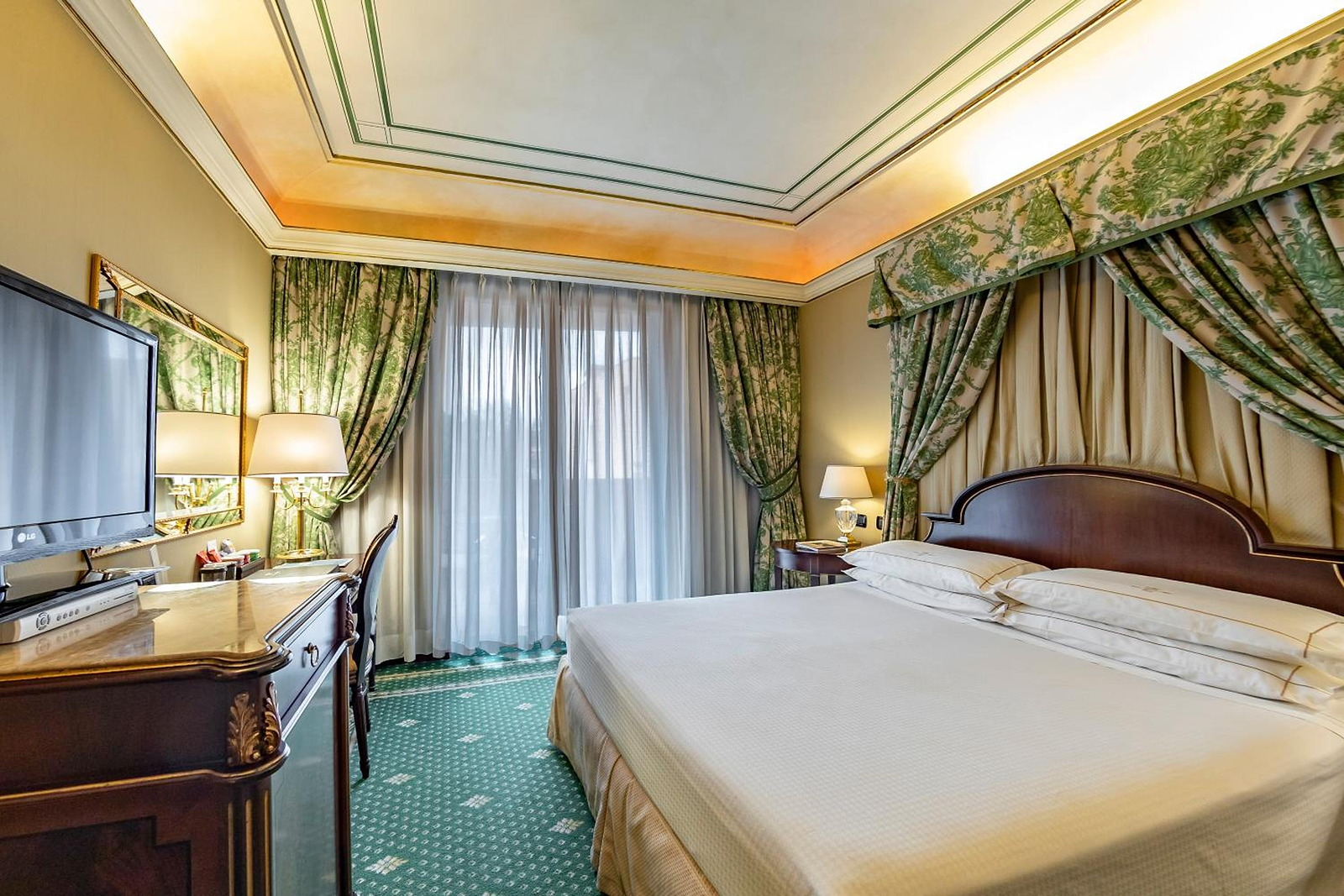 River Chateau Hotel photo 2
