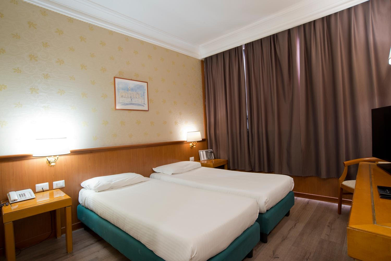 Hotel The Brand photo 2
