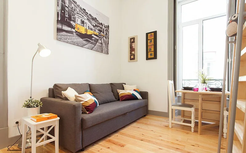 Spacious 2-Level. 1 Bedroom. 1 Bathroom, 1 Double Bed Studio Apartment. photo 3