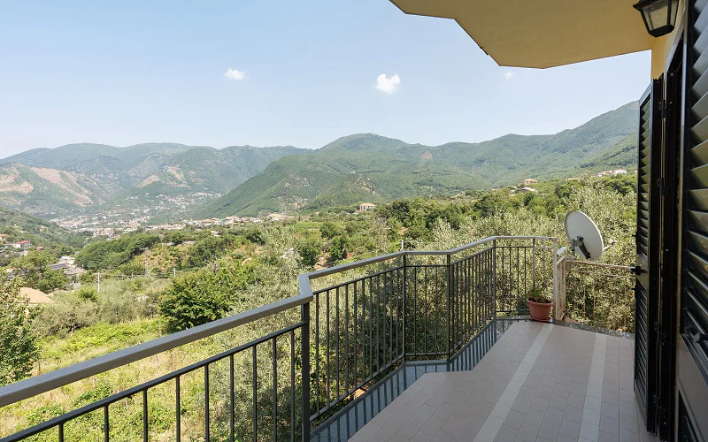Room 'Tripla Con Vista Montagna' with Mountain View, Shared Garden and Wi-Fi