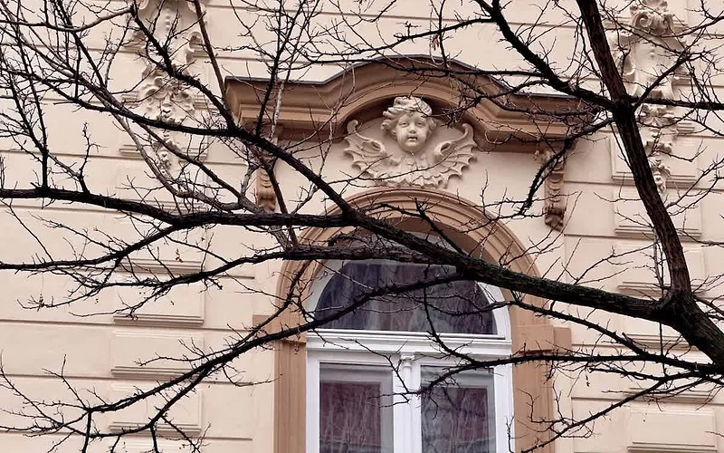 Rooftop Retreat: 15min to Charles Bridge Views