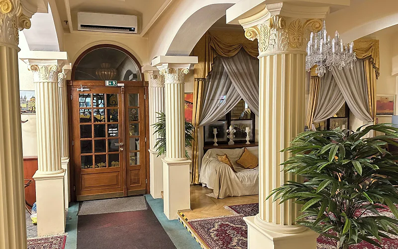 Fleur De Lis Hotel
