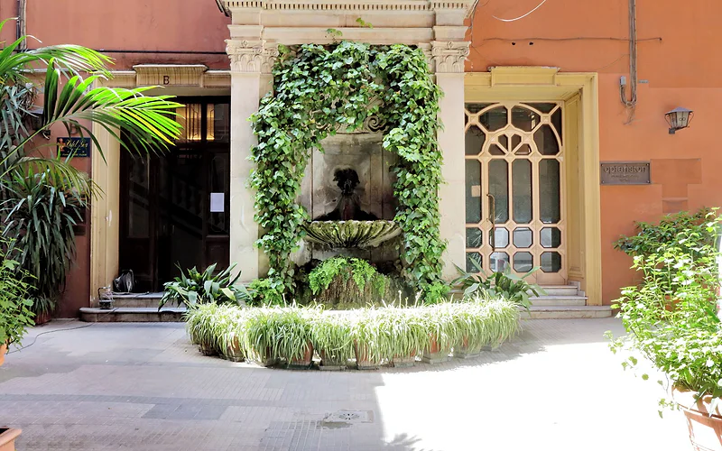 Velia Relais