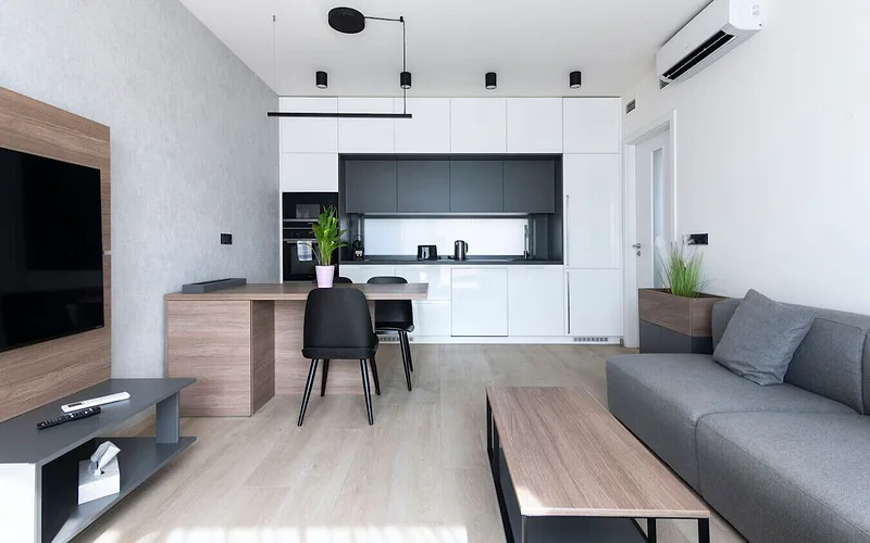 Spacious Top-Floor | A/C, Free Parking, 200Mb WiFi