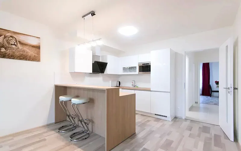 Spacious 2BR + balcony in Prague I Comfort & Style. photo 2