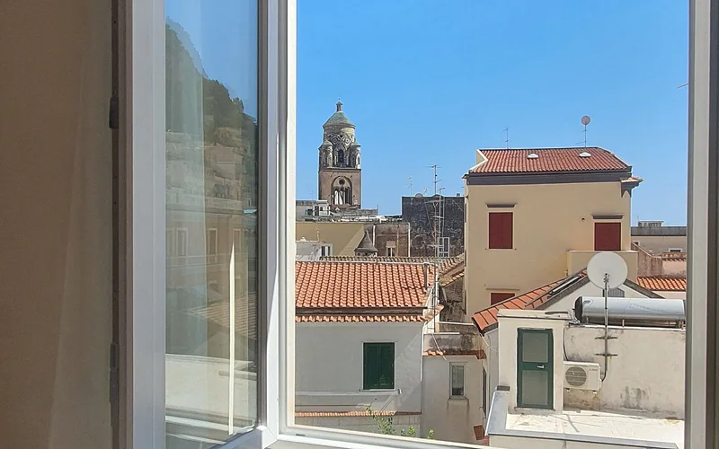 Summer Time central Amalfi NO air cond photo 2