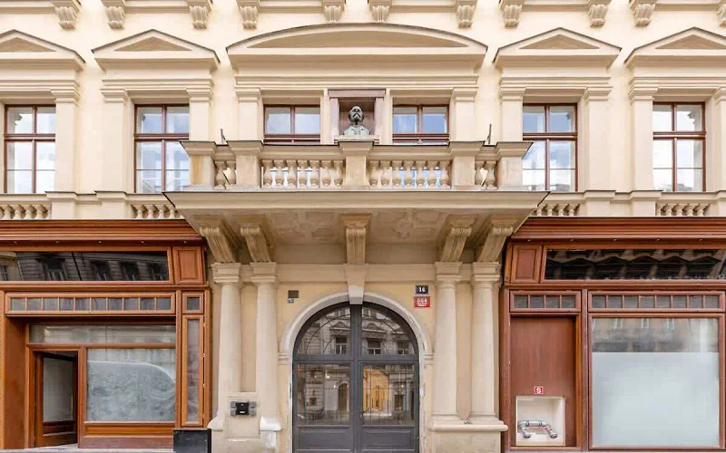 TurnKey | Bright 2BR for Groups up to 12, Prague