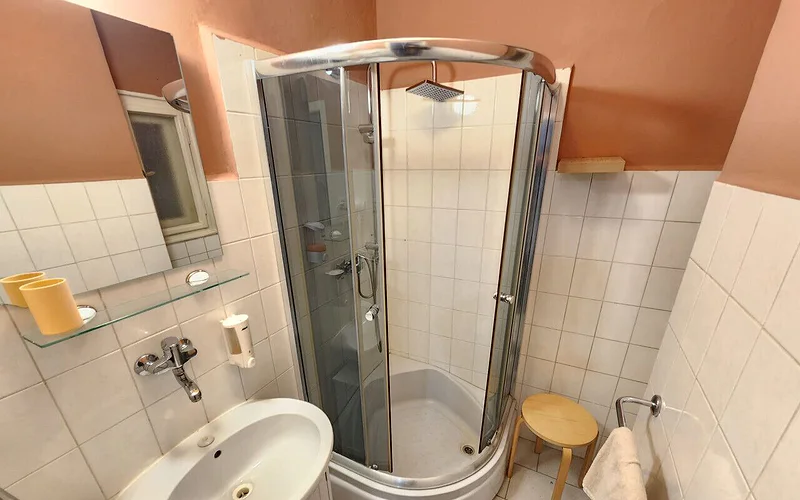 Fresh flat by tram Zizkov sleeps 6 photo 3