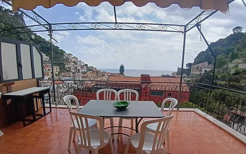 Penthouse in the historical center with sea view 5 minutes away from main square
