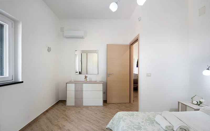 Apartment 'Bella Veduta Luna' with Sea and Mountain Views, Wi-Fi, and Air Conditioning photo 3