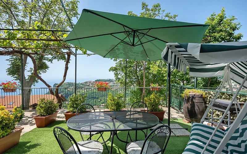 Apartment 'Bella Veduta Luna' with Sea and Mountain Views, Wi-Fi, and Air Conditioning