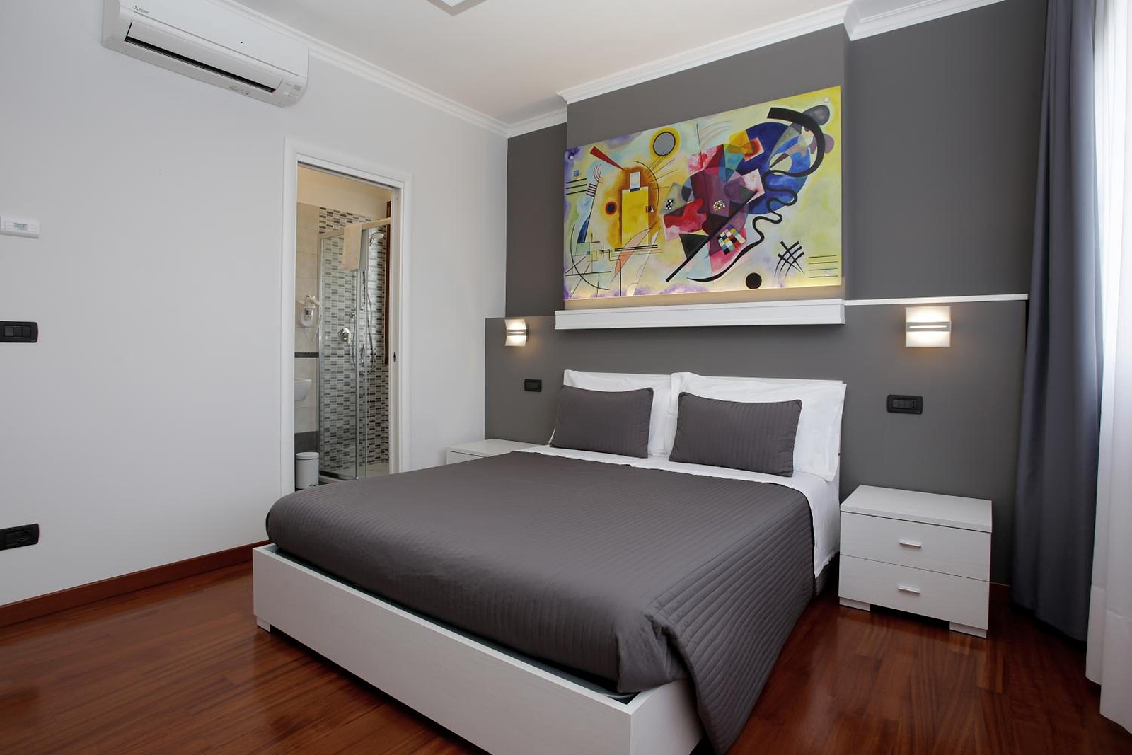 J24 B&B photo 2