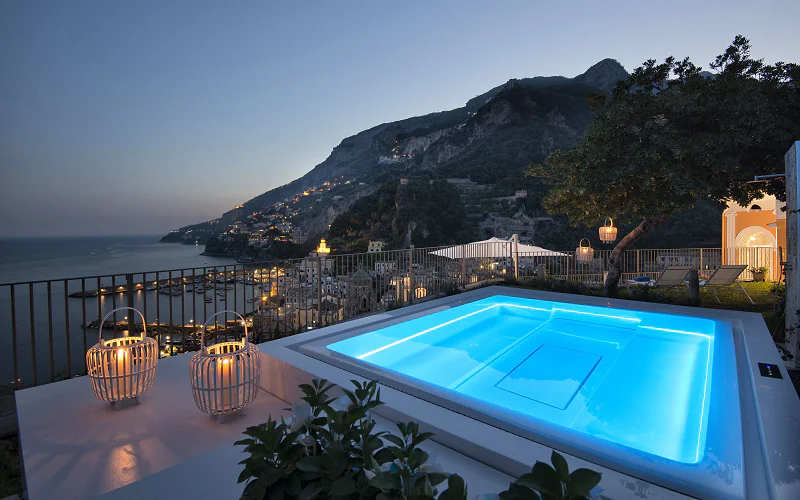 Private Villa with Jacuzzi, Terraces, Sea View and Breakfast