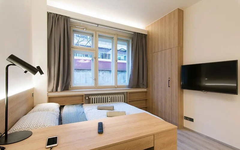 Quiet Studio by Anděl Metro - Walk to Old Town, Next to Nový Smíchov Mall