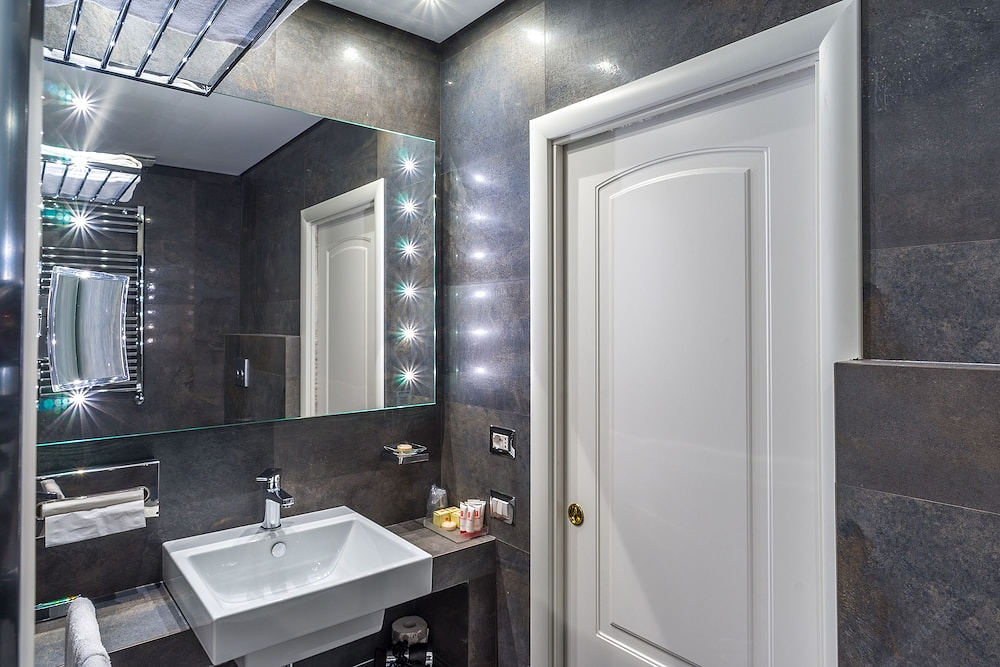 Les Diamants Spanish Steps Suite photo 2