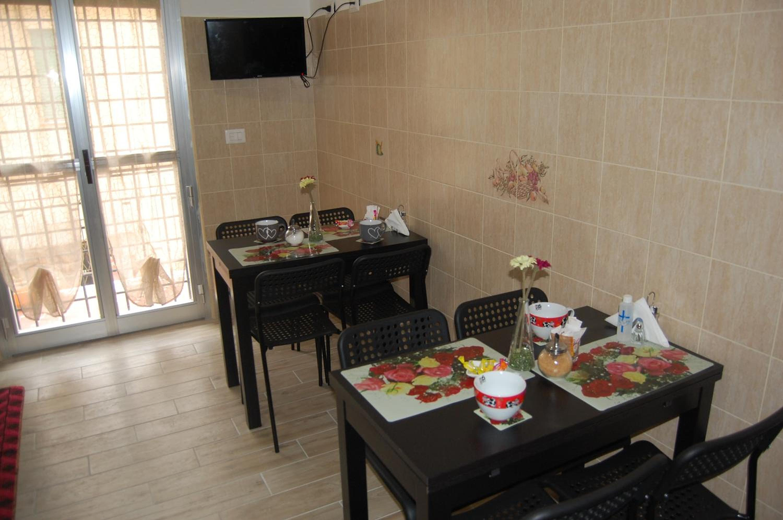 Hotels near Meta Sudans