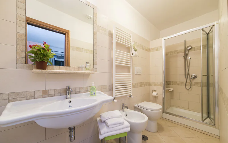 Jasmine with en-suite bathroom - hiking Amalfi coast - Path of Gods photo 3