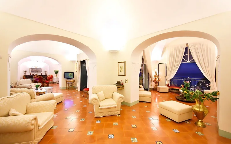 VILLA FIORITA - Eight Bedroom Villa, Sleeps 16 photo 2
