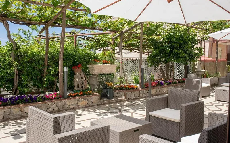The Courtyard/2-Bedroom House