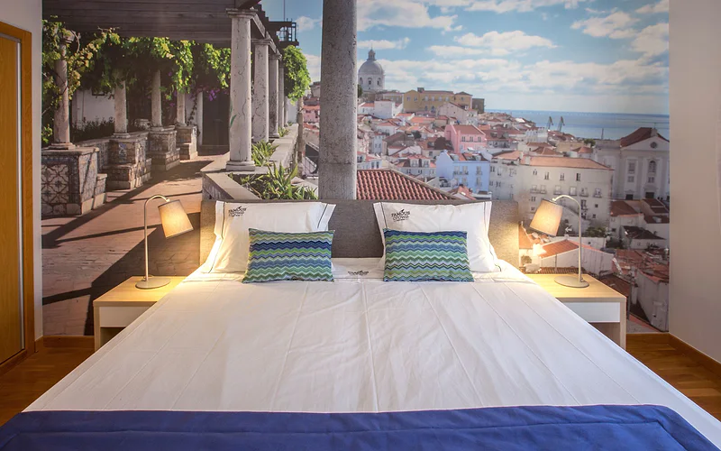 Famous Crows Lisbon Suites