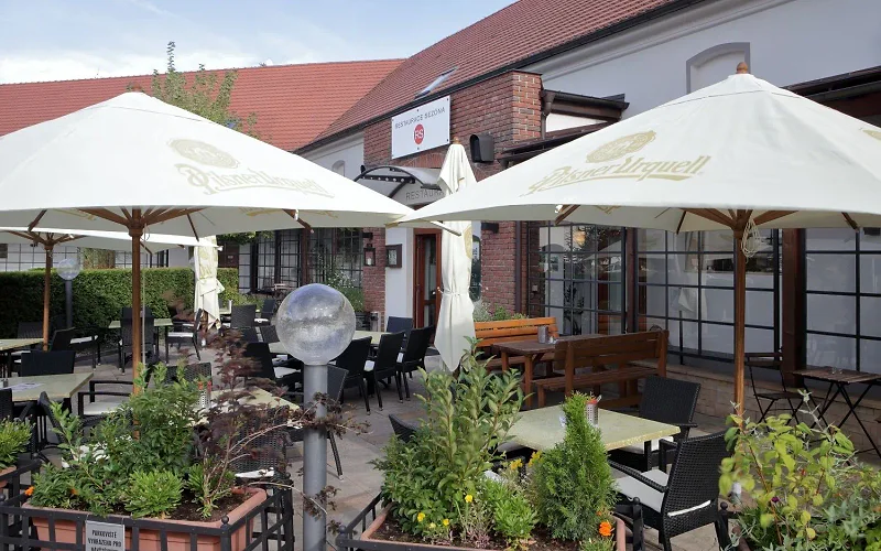 Hotel Chvalska Tvrz photo 3