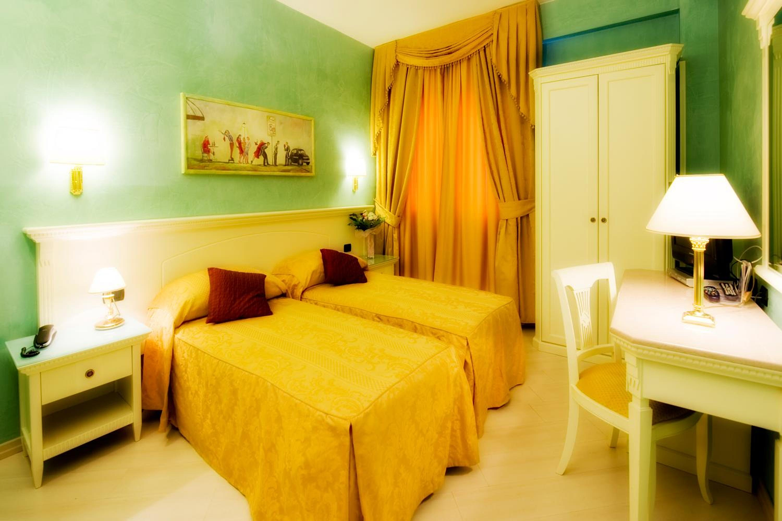 Hotel Bright photo 2