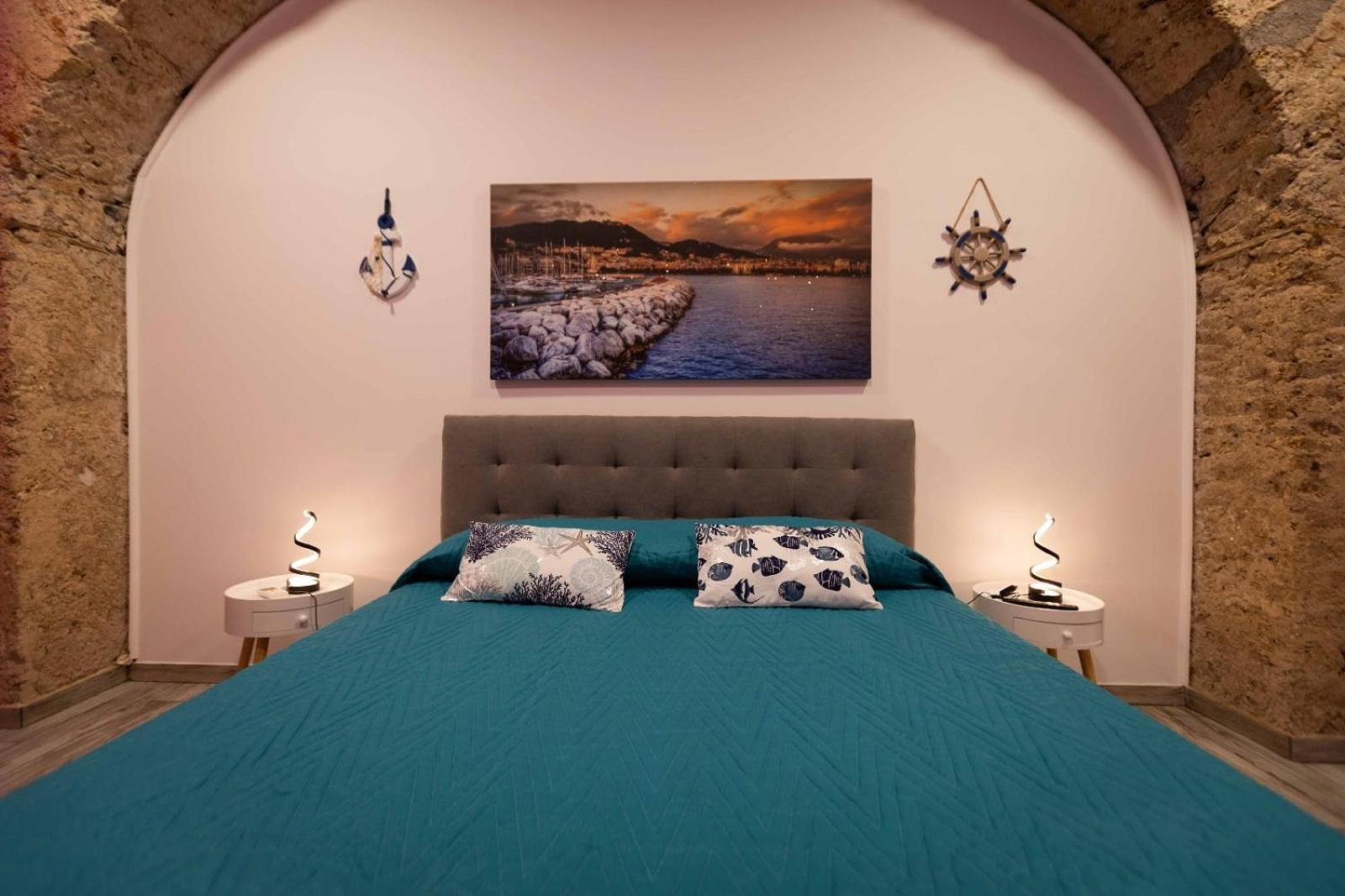 Stay in the Heart of Salerno - Near the Duomo "La finestra sul borgo" photo 2