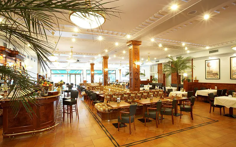 Hotel Avion