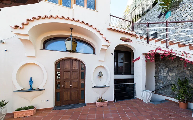 The Shipowner's Villa - your retreat with a view and patio photo 3