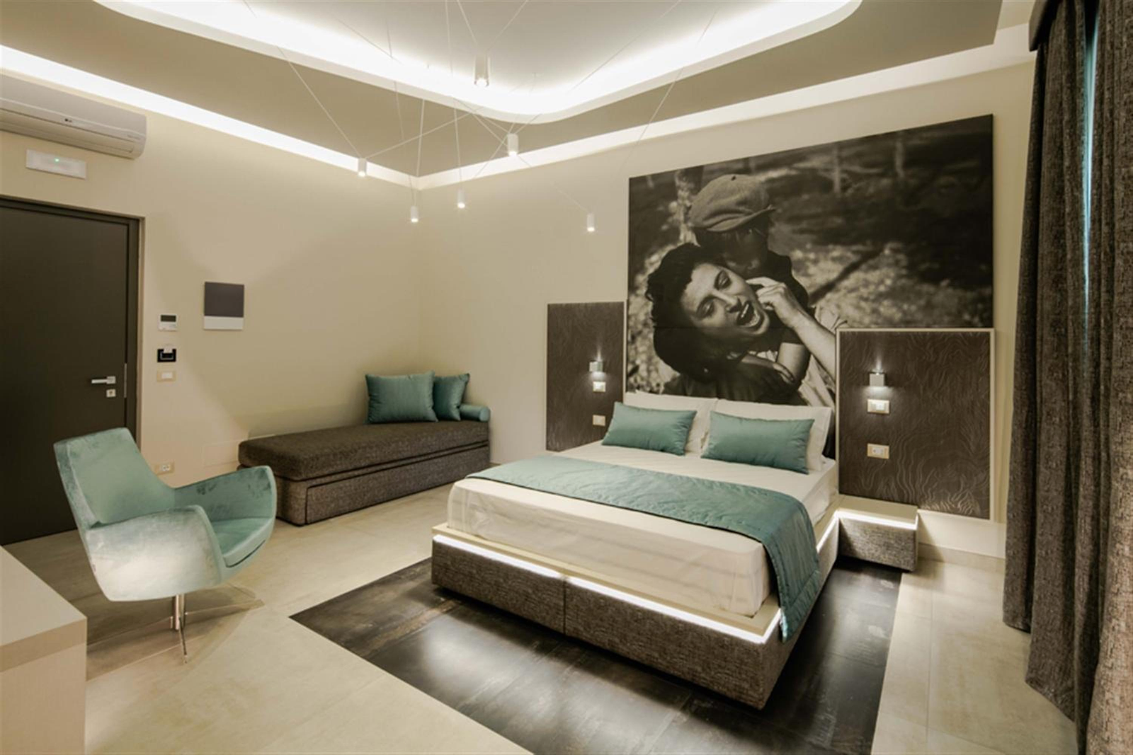 Via Veneto Luxury Suites photo 3