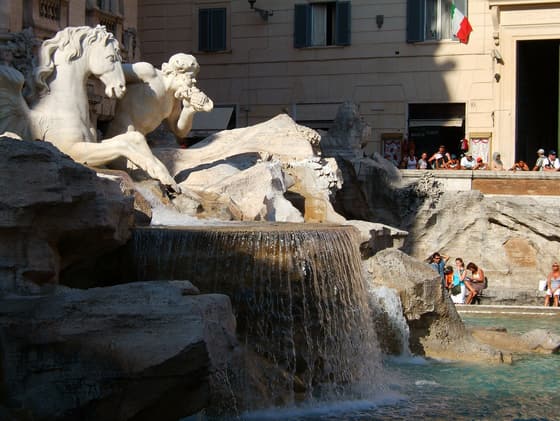 Piazza di Trevi photo 2