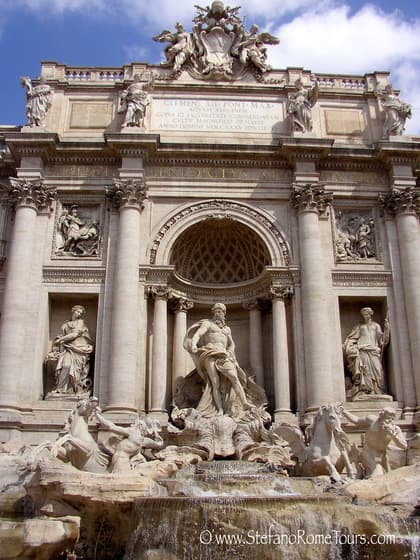 Piazza di Trevi photo 3