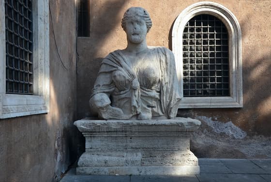 Madama Lucrezia photo 3