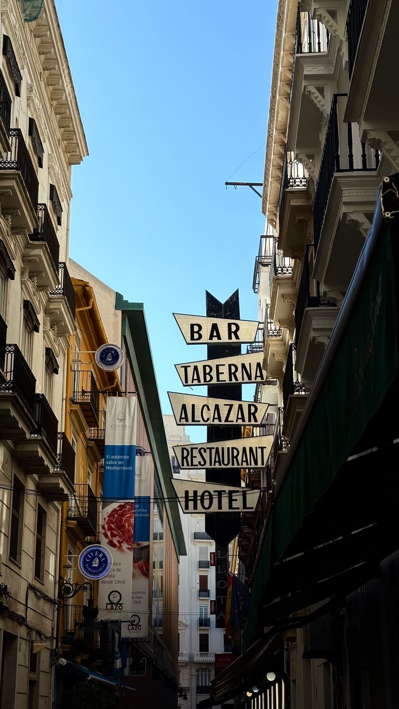 Hotels near Eating Bear - Taberna Lusitana