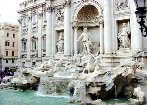 Trevi Fountain photo 2