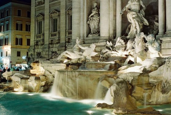 Trevi Fountain photo 3