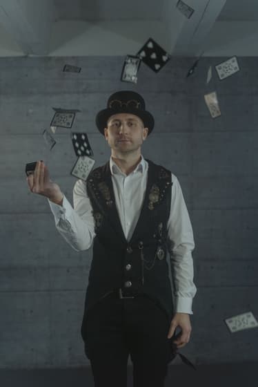 Magic & Wonder Show photo 3