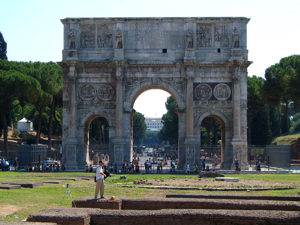 Hotels near Arch of Constantine
