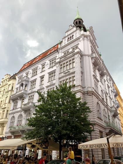 Karlova photo 2