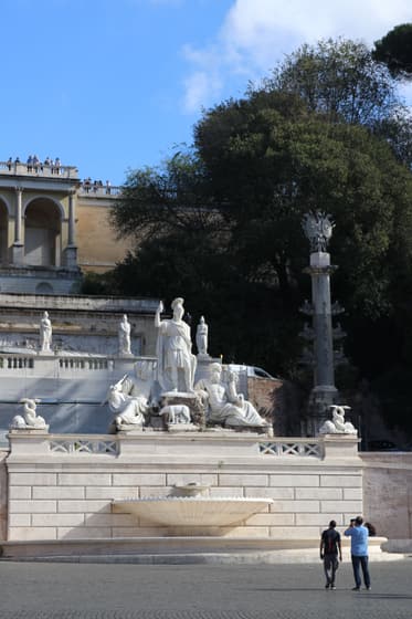 Fontane Sarcofago in Piazza del Popolo photo 3