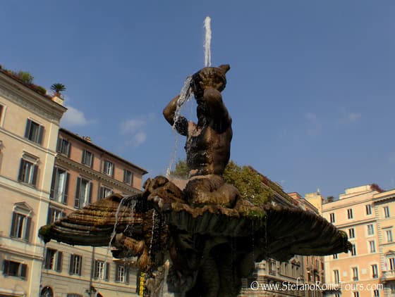 Fontana del Tritone photo 3