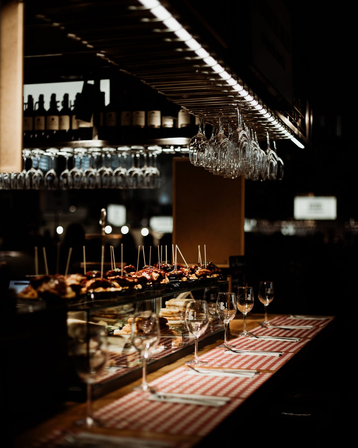 Hotels near LI28OA - Wine and Tapas