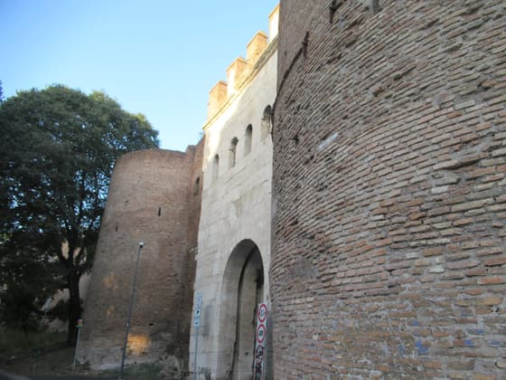 Porta Latina photo 2