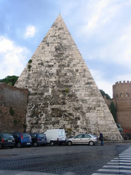 Piramide Cestia photo 3